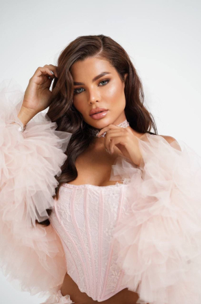 Escort Lasane from Central London