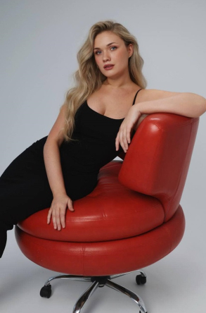 Escort Nimriel from Central London